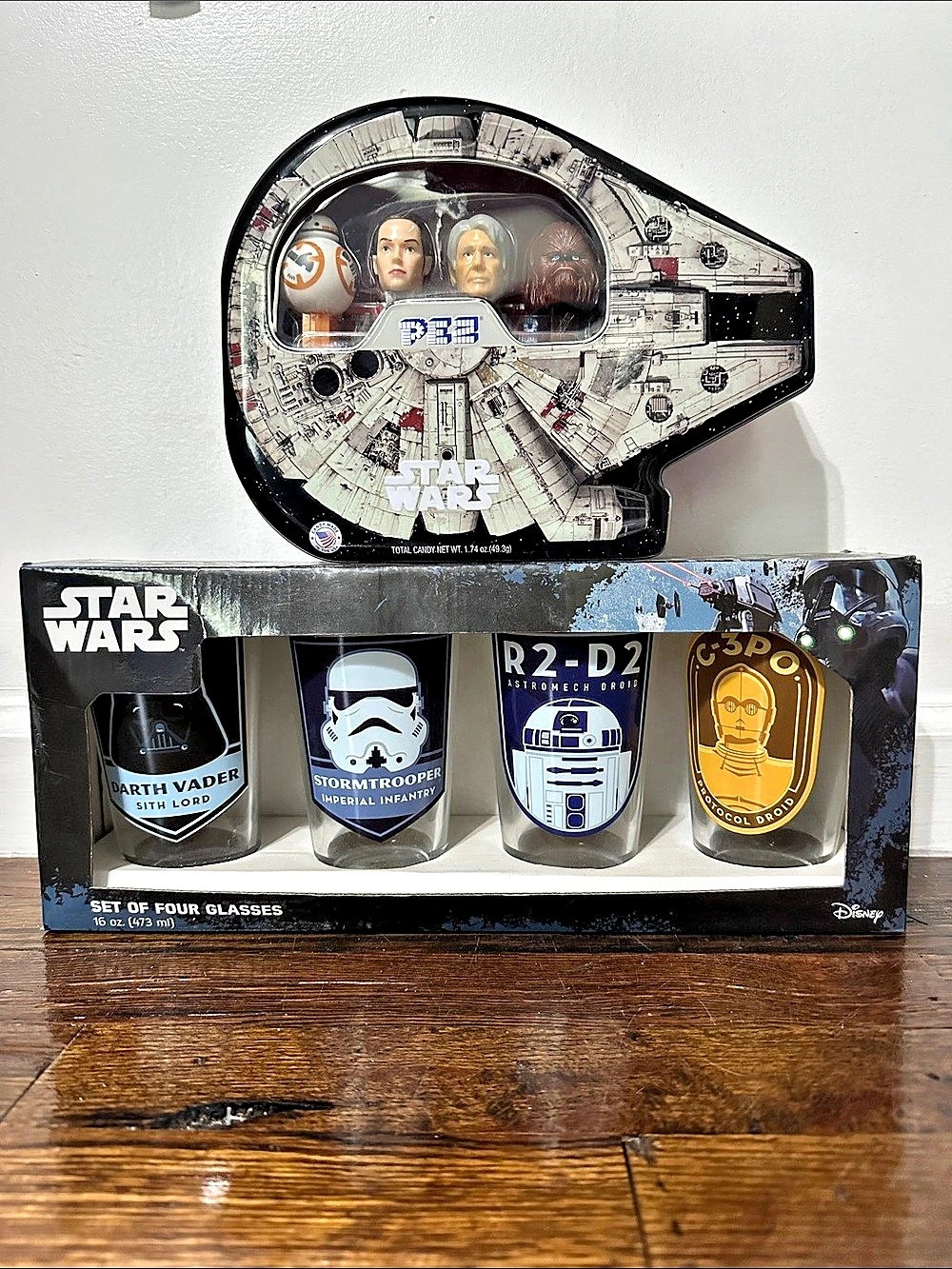 Star Wars Set of Four Glasses 16 oz Black & Gray & Millennium Falcon Pez Set